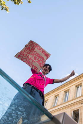 High School Stdent Mobilisation - Bordeaux A protester holds up a placard and raises a fist during Act V of the high school student mobilisation in Bordeaux, France on October 13, 2026, as students demonstrate against education reforms. Photo by Fabrice Sapte ABACAPRESS.COM Bordeaux France Copyright: xSaptexFabrice ABACAx