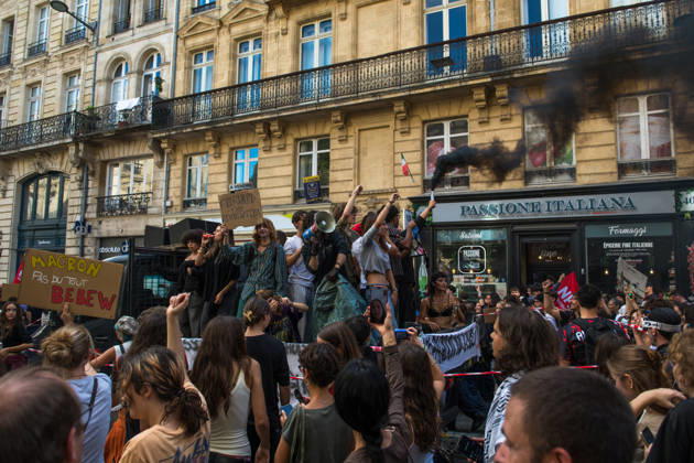 High School Stdent Mobilisation - Bordeaux Protesters gathered on a vehicle hold up placards and a smoke flare emitting black smoke during Act V of the high school student mobilisation in Bordeaux, France on October 13, 2026. Photo by Fabrice Sapte ABACAPRESS.COM Bordeaux France Copyright: xSaptexFabrice ABACAx