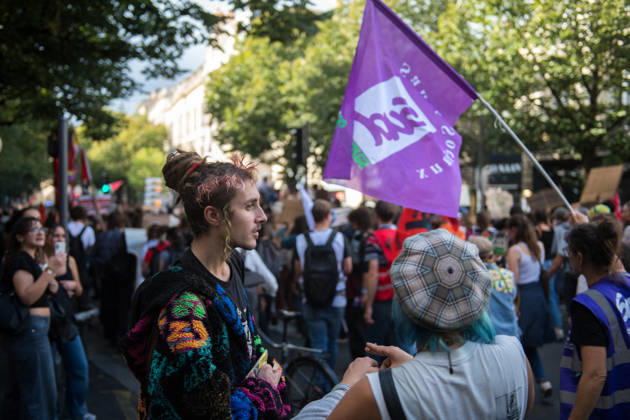 High School Stdent Mobilisation - Bordeaux Protesters talk within the march, with a purple trade union flag in the background, during Act V of the high school student mobilisation in Bordeaux, France on October 13, 2026. Photo by Fabrice Sapte ABACAPRESS.COM Bordeaux France Copyright: xSaptexFabrice ABACAx