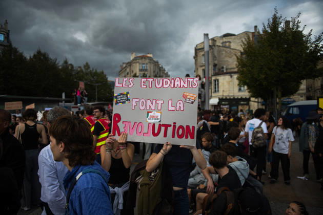 High School Stdent Mobilisation - Bordeaux Protesters hold up a placard reading Students are making the revolution during Act V of the high school student mobilisation in Bordeaux, France on October 13, 2026. Photo by Fabrice Sapte ABACAPRESS.COM Bordeaux France Copyright: xSaptexFabrice ABACAx
