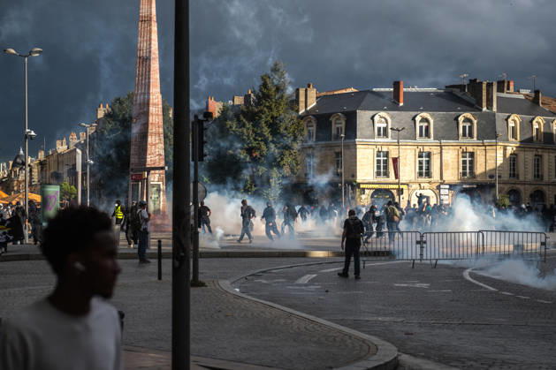 High School Stdent Mobilisation - Bordeaux Tear gas canisters descend, leaving trails of smoke above protesters at Place de la Victoire in Bordeaux during Act V of the high school student mobilisation, France on October 13, 2026. Photo by Fabrice Sapte ABACAPRESS.COM Bordeaux France  Copyright: xSaptexFabrice ABACAx
