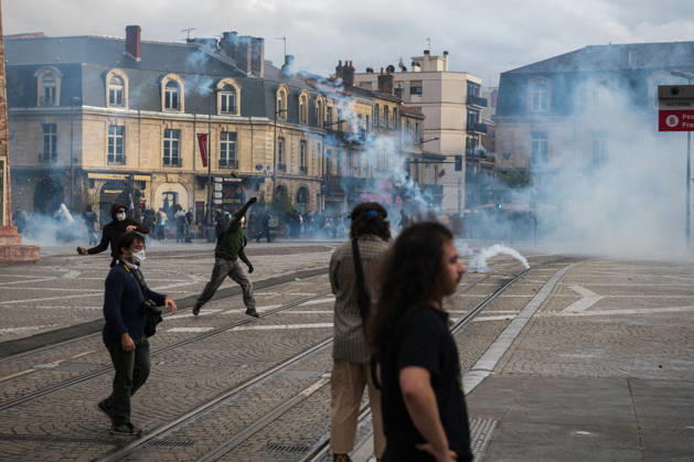High School Stdent Mobilisation - Bordeaux Protesters throw large stones amid tear gas at Place de la Victoire in Bordeaux during Act V of the high school student mobilisation, France on October 13, 2026. Photo by Fabrice Sapte ABACAPRESS.COM Bordeaux France  Copyright: xSaptexFabrice ABACAx