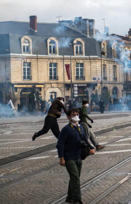 High School Stdent Mobilisation - Bordeaux Protesters throw large stones amid tear gas at Place de la Victoire in Bordeaux during Act V of the high school student mobilisation, France on October 13, 2026. Photo by Fabrice Sapte ABACAPRESS.COM Bordeaux France  Copyright: xSaptexFabrice ABACAx