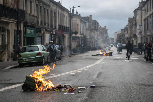 High School Stdent Mobilisation - Bordeaux Rubbish bins and waste burn in the roadway as cyclists and pedestrians pass nearby during Act V of the high school student mobilisation in Bordeaux, France on October 13, 2026. Photo by Fabrice Sapte ABACAPRESS.COM Bordeaux France  Copyright: xSaptexFabrice ABACAx