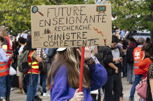 High School Student Mobilisation - Toulouse A placard – Future teacher seeks competent minister!. Act V of the secondary school and university students protests. Young people and the world of work are continuing their joint mobilisation and demands for adequate resources for education, better study conditions, an end to student precariousness, and access to housing. France, Toulouse, 13 October 2026. Photo by Patricia Huchot-Boissier AbacaPress.com. TOULOUSE OCCITANIE France  Copyright: xHuchot-BoissierxPatricia ABACAx