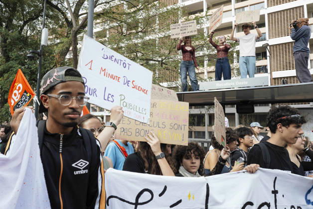 High School Student Mobilisation - Toulouse Young people at a bus stop holding placards – The CGT stands with the workers. General strike! – High school pupils in Toulouse, we’re fed up with moping about! We want to see life through rose-tinted glasses! – Acab. Act V of the secondary school and university students protests. Young people and the world of work are continuing their joint mobilisation and demands for adequate resources for education, better study conditions, an end to student precariousness, and access to housing. France, Toulouse, 13 October 2026. Photo by Patricia Huchot-Boissier AbacaPress.com. TOULOUSE OCCITANIE France  Copyright: xHuchot-BoissierxPatricia ABACAx