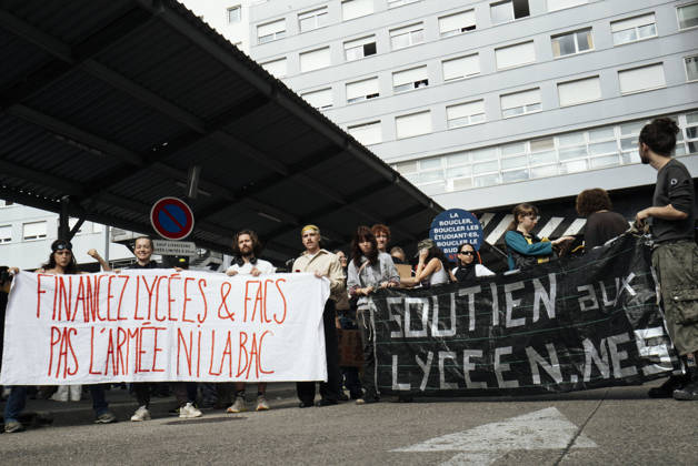 High School Student Mobilisation - Toulouse Two banners – Fund secondary schools and universities, not the army or the A-levels – Support for secondary school pupils. Act V of the secondary school and university students protests. Young people and the world of work are continuing their joint mobilisation and demands for adequate resources for education, better study conditions, an end to student precariousness, and access to housing. France, Toulouse, 13 October 2026. Photo by Patricia Huchot-Boissier AbacaPress.com. TOULOUSE OCCITANIE France  Copyright: xHuchot-BoissierxPatricia ABACAx