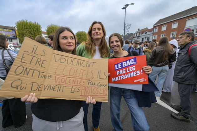 High School Students Demonstrate With Marine Tondelier In Lens - France Marine Tondelier, national secretary of the Europe Ecology The Greens party, poses with high school students during a protest march in Lens, Pas de Calais, France on October 13, 2026. The demonstration involved students from local high schools accompanied by political figures, teachers, and union representatives, with slogans including Le Bac, pas les matraques (Baccalaureate, not batons). Photo by Blanquart C ANDBZ ABACAPRESS.COM Lens Hauts-de-France France Copyright: xBlanquartxCh ANDBZ ABACAx