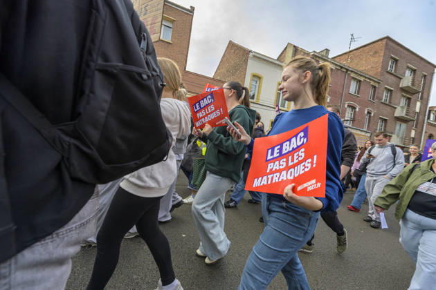 High School Students Demonstrate With Marine Tondelier In Lens - France High school students from Lens participate in a protest march through the streets of Lens, Pas de Calais, France on October 13, 2026, accompanied by political figures, teachers, and union representatives. Slogans displayed include Le Bac, pas les matraques (Baccalaureate, not batons). Photo by Blanquart C ANDBZ ABACAPRESS.COM Lens Hauts-de-France France  Copyright: xBlanquartxCh ANDBZ ABACAx