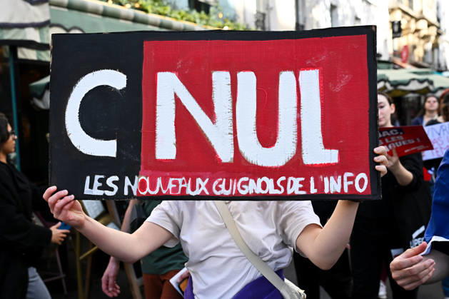 The two protests by high school students and labor unions converge at Place Vauban in Paris on October 13, 2026. - 13 10 2026 - France Ile-de-France (region) Paris - JulienxMattiax xLexPictorium LePictorium_0343234