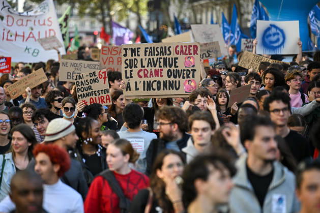 The two protests by high school students and workers unions converge at Place Vauban in Paris on October 13, 2026. - 13 10 2026 - France Ile-de-France (region) Paris - JulienxMattiax xLexPictorium LePictorium_0343256