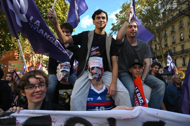 The two protests by high school students and workers unions converge at Place Vauban in Paris on October 13, 2026. - 13 10 2026 - France Ile-de-France (region) Paris - JulienxMattiax xLexPictorium LePictorium_0343304
