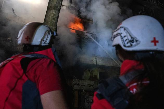 RECORD DATE NOT STATED A fire that broke out following a Russian missile strike on a nine-story residential building is seen in Kyiv’s Desnianskyi district, Ukraine, on October 14, 2026. Russia launched a massive ballistic missile attack on the capital. Three women were killed and 19 people were injured in the Desnianskyi district, including a seven-year-old girl. Apartments on the first through eighth floors of the building were also damaged (Photo by Danylo Antoniuk Ukrinform) Ballistic missile strikes next to nine-story residential building in Desnianskyi district of Kyiv  Copyright: xDanyloxAntoniukx