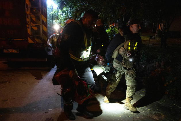 RECORD DATE NOT STATED Rescuers carry on a stretcher a person injured in a Russian missile strike on a nine-story residential building in Kyiv’s Desnianskyi district, Ukraine, on October 14, 2026. Russia launched a massive ballistic missile attack on the capital. Three women were killed and 19 people were injured in the Desnianskyi district, including a seven-year-old girl. Apartments on the first through eighth floors of the building were also damaged (Photo by Danylo Antoniuk Ukrinform) Ballistic missile strikes next to nine-story residential building in Desnianskyi district of Kyiv  Copyright: xDanyloxAntoniukx