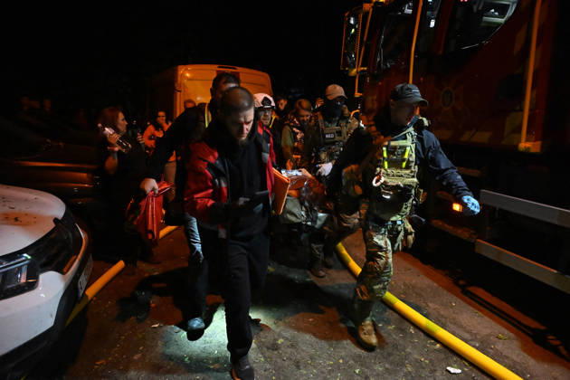3 Dead and 19 Injured as Russian Missile Hits Residential Building - Kyiv Rescuers carry a person injured in a Russian missile strike on a nine-story residential building in Kyiv? Desnianskyi district, Ukraine, on October 14, 2026. Russia launched a massive ballistic missile attack on the capital. Three women were killed and 19 people were injured in the Desnianskyi district, including a seven-year-old girl. Apartments on the first through eighth floors of the building were also damaged Photo by Oleksandr Klymenko Ukrinform ABACAPRESS.COM Kyiv Ukraine  Copyright: xKlymenkoxOleksandr Ukrinform ABACAx