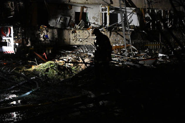 3 Dead and 19 Injured as Russian Missile Hits Residential Building - Kyiv A rescuer works at the site of a Russian missile strike on a nine-story residential building in Kyiv? Desnianskyi district, Ukraine, on October 14, 2026. Russia launched a massive ballistic missile attack on the capital. Three women were killed and 19 people were injured in the Desnianskyi district, including a seven-year-old girl. Apartments on the first through eighth floors of the building were also damaged Photo by Oleksandr Klymenko Ukrinform ABACAPRESS.COM Kyiv Ukraine  Copyright: xKlymenkoxOleksandr Ukrinform ABACAx