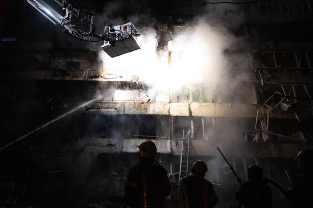 Ballistic missile strikes next to nine-story residential building in Desnianskyi district of Kyiv Rescuers work during efforts to eliminate the aftermath of a Russian missile strike on a nine-story residential building in Kyiv’s Desnianskyi district, Ukraine, on October 14, 2026. Russia launched a massive ballistic missile attack on the capital. Three women were killed and 19 people were injured in the Desnianskyi district, including a seven-year-old girl. Apartments on the first through eighth floors of the building were also damaged, Credit:Danylo Antoniuk Ukrinform Avalon Ukraine, Kyiv  Copyright: xDanyloxAntoniukx xUkrinformx xAvalonx 1143212207