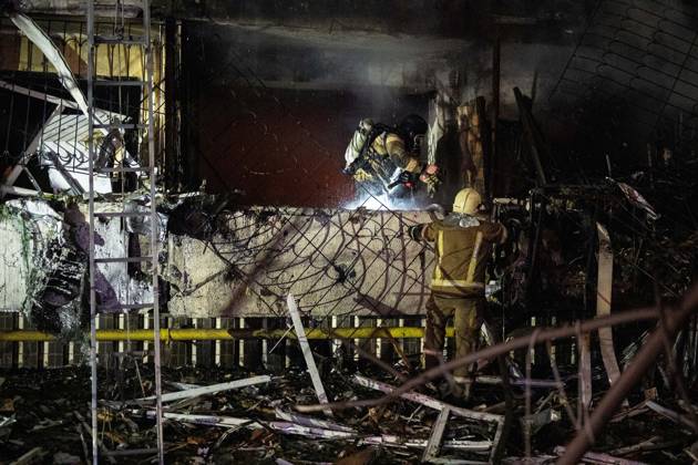 3 Dead and 19 Injured as Russian Missile Hits Residential Building - Kyiv Rescuers work at the scene of a Russian missile strike on a nine-story residential building in Kyiv? Desnianskyi district, Ukraine, on October 14, 2026. Russia launched a massive ballistic missile attack on the capital. Three women were killed and 19 people were injured in the Desnianskyi district, including a seven-year-old girl. Apartments on the first through eighth floors of the building were also damaged Photo by Danylo Antoniuk Ukrinform ABACAPRESS.COM Kyiv Ukraine  Copyright: xUkrinform ABACAx