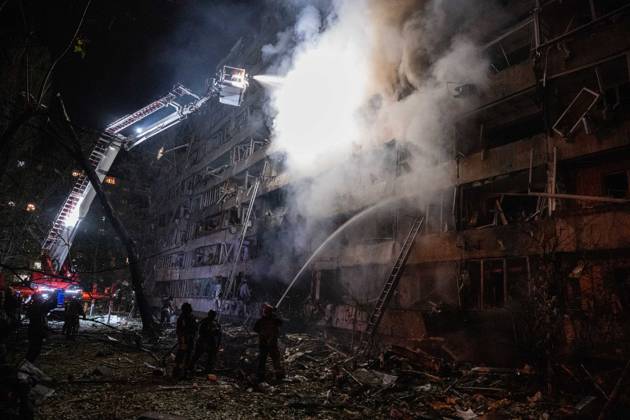 Ballistic missile strikes next to nine-story residential building in Desnianskyi district of Kyiv A rescuer on an aerial platform extinguishes a fire that broke out following a Russian missile strike on a nine-story residential building in Kyiv’s Desnianskyi district, Ukraine, on October 14, 2026. Russia launched a massive ballistic missile attack on the capital. Three women were killed and 19 other people were injured in the Desnianskyi district, including a seven-year-old girl. Apartments in the nine-story building were also damaged from the first through the eighth floor, Credit:Danylo Antoniuk Ukrinform Avalon Ukraine, Kyiv  Copyright: xDanyloxAntoniukx xUkrinformx xAvalonx 1143212285
