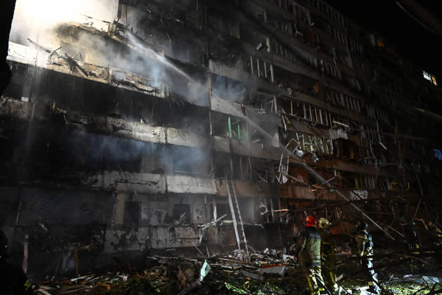 3 Dead and 19 Injured as Russian Missile Hits Residential Building - Kyiv Rescuers extinguish a fire that broke out following a Russian missile strike on a nine-story residential building in Kyiv? Desnianskyi district, Ukraine, on October 14, 2026. Russia launched a massive ballistic missile attack on the capital. Three women were killed and 19 people were injured in the Desnianskyi district, including a seven-year-old girl. Apartments on the first through eighth floors of the building were also damaged Photo by Oleksandr Klymenko Ukrinform ABACAPRESS.COM Kyiv Ukraine  Copyright: xKlymenkoxOleksandr Ukrinform ABACAx