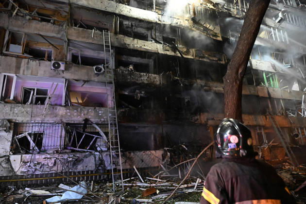 3 Dead and 19 Injured as Russian Missile Hits Residential Building - Kyiv The aftermath of a Russian missile strike on a nine-story residential building is seen in Kyiv? Desnianskyi district, Ukraine, on October 14, 2026. Russia launched a massive ballistic missile attack on the capital. Three women were killed and 19 people were injured in the Desnianskyi district, including a seven-year-old girl. Apartments on the first through eighth floors of the building were also damaged Photo by Oleksandr Klymenko Ukrinform ABACAPRESS.COM Kyiv Ukraine  Copyright: xKlymenkoxOleksandr Ukrinform ABACAx