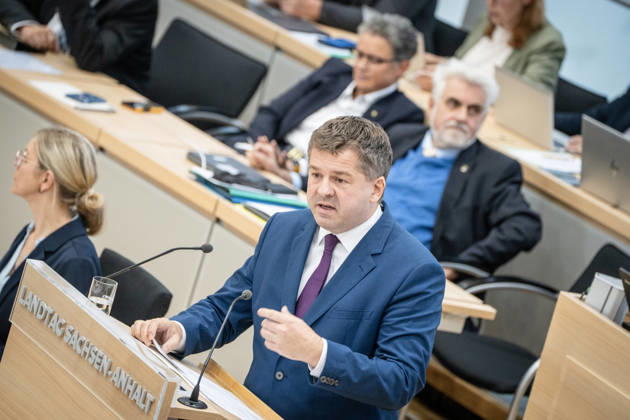 Acting Minister-President Sven Schulze (CDU) at the lectern; in the background, Lydia Hüskens and Armin Willingmann. State Parliament session, October 2026, II—Special session convened at the request of the AfD and BSW on the topic of Bringing Peace to Ukraine, Magdeburg, Saxony-Anhalt, Germany, State Parliament