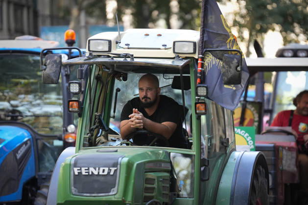 Tractor Rally for Agriculture in Barcelona: Protesters during a rally of tractors from various parts of Catalonia in front of the Government Delegation and statements, on October 14, 2026, in Barcelona, Catalonia, Spain. The demonstration, organized by Unió de Pagesos with the support of Asaja, FCAC, and Revolta Pagesa, denounces the structural crisis in the agricultural sector in Barcelona. October 14, 2026, Spain Copyright: xDavidxZorrakinox 7844572