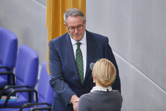 Berlin, Germany, October 14, 2026 German Bundestag 101st Session of the Bundestag Federal Minister of Labor and Social Affairs Alexander Schweitzer (SPD) takes the oath of office before Bundestag President Julia Klöckner (CDU) Copyright: xdtsxNachrichtenagenturx dts_138751