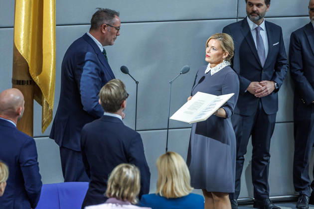 Bundestag: Alexander Schweitzer (SPD), Federal Minister of Labor and Social Affairs, was sworn in by Bundestag President Julia Kloeckner at the German Bundestag on October 10, 2026, in Berlin, Berlin, Berlin, Germany, Bundestag