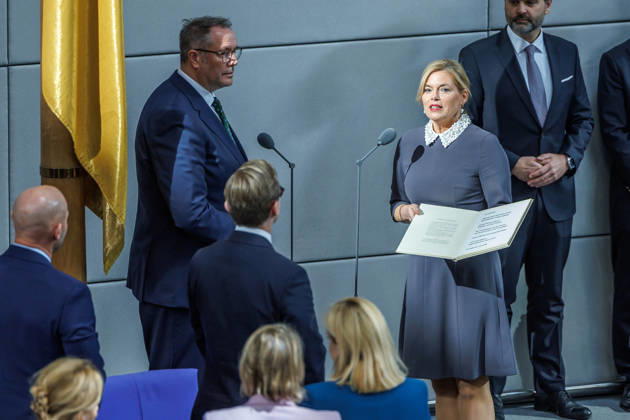Bundestag: Alexander Schweitzer (SPD), Federal Minister of Labor and Social Affairs, was sworn in by Bundestag President Julia Kloeckner at the German Bundestag on October 14, 2026, in Berlin, Berlin, Berlin, Germany, Bundestag