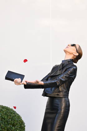 Céline Dion greets her fans as she leaves theRoyal Monceau Hotel in Paris before heading to the La Plénitude Arena in Paris La Défense to continue her concert series on October 14, 2026. Pierre Perusseau, Bestimage. Céline Dion greets fans as she leaves the Royal Monceau Hotel in Paris before heading to the La Plénitude Arena in Paris La Défense to continue her concert series on October 14, 2026, Paris, France  Copyright: xPierrexPerusseaux xBestimagexPierrexPerusseaux xBestimagex
