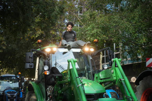 Tractor Rally for Agriculture in Barcelona: Protesters during a rally of tractors from various parts of Catalonia in front of the Government Delegation and statements, on October 14, 2026, in Barcelona, Catalonia, Spain. The demonstration, organized by Unió de Pagesos with the support of Asaja, FCAC, and Revolta Pagesa, denounces the structural crisis in the agricultural sector in Barcelona. October 14, 2026, Spain Copyright: xDavidxZorrakinox 7844766