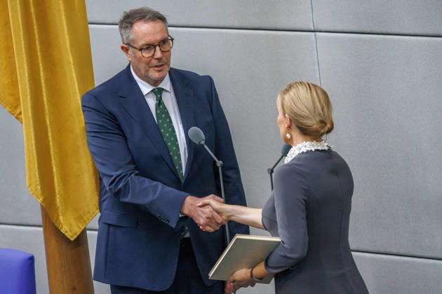 Alexander Schweitzer (SPD), Federal Minister of Labor and Social Affairs, is sworn in by Bundestag President Julia Kloeckner (CDU) at the German Bundestag in Berlin on October 14, 2026. Berlin, Berlin, Germany, Bundestag