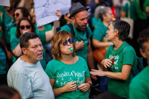 Gathering at Puerta del Sol due to the indefinite public education strike in Madrid. Gathering at Puerta del Sol due to the indefinite public education strike in Madrid. The indefinite strike by Madrid s teaching staff began this Wednesday, October 14. Teachers, students, and families are mobilizing at all levels, from preschool to university. October 14, 2026 in Madrid, Spain. Madrid Spain Copyright: xPabloxGarcia PGSxPhotoxAgencyx