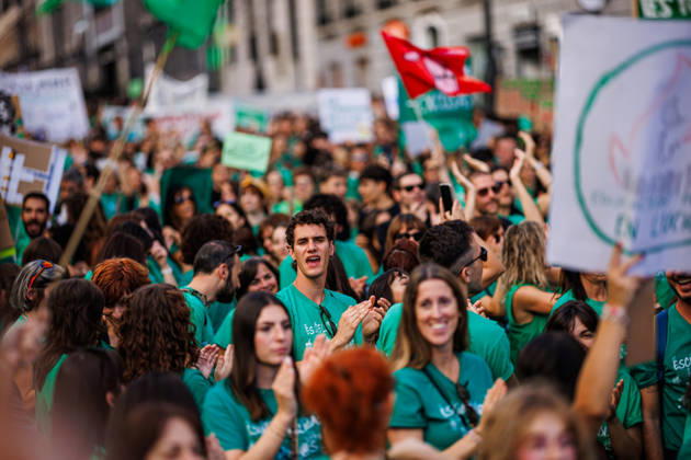 Gathering at Puerta del Sol due to the indefinite public education strike in Madrid. Gathering at Puerta del Sol due to the indefinite public education strike in Madrid. The indefinite strike by Madrid s teaching staff began this Wednesday, October 14. Teachers, students, and families are mobilizing at all levels, from preschool to university. October 14, 2026 in Madrid, Spain. Madrid Spain Copyright: xPabloxGarcia PGSxPhotoxAgencyx