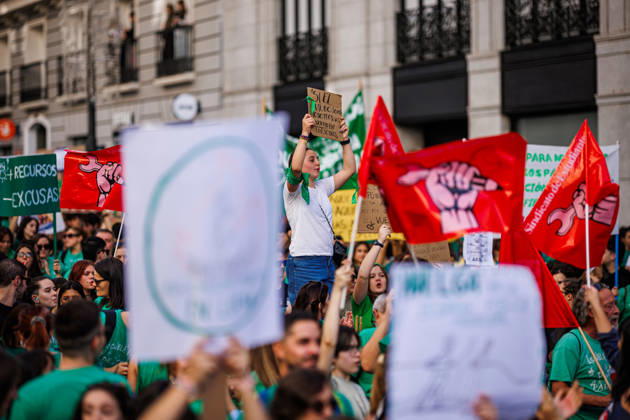 Gathering at Puerta del Sol due to the indefinite public education strike in Madrid. Gathering at Puerta del Sol due to the indefinite public education strike in Madrid. The indefinite strike by Madrid s teaching staff began this Wednesday, October 14. Teachers, students, and families are mobilizing at all levels, from preschool to university. October 14, 2026 in Madrid, Spain. Madrid Spain Copyright: xPabloxGarcia PGSxPhotoxAgencyx
