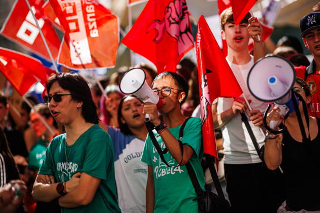 Gathering at Puerta del Sol due to the indefinite public education strike in Madrid. Gathering at Puerta del Sol due to the indefinite public education strike in Madrid. The indefinite strike by Madrid s teaching staff began this Wednesday, October 14. Teachers, students, and families are mobilizing at all levels, from preschool to university. October 14, 2026 in Madrid, Spain. Madrid Spain Copyright: xPabloxGarcia PGSxPhotoxAgencyx