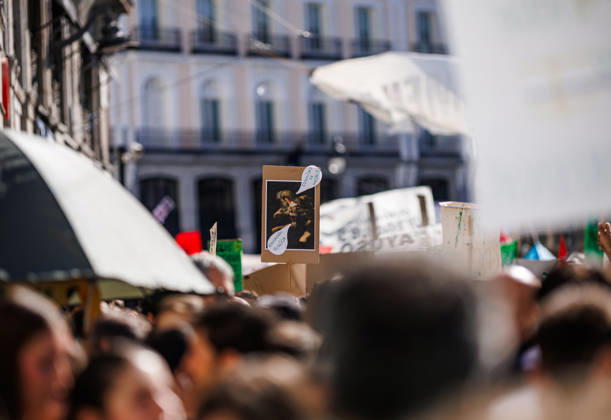 Gathering at Puerta del Sol due to the indefinite public education strike in Madrid. Gathering at Puerta del Sol due to the indefinite public education strike in Madrid. The indefinite strike by Madrid s teaching staff began this Wednesday, October 14. Teachers, students, and families are mobilizing at all levels, from preschool to university. October 14, 2026 in Madrid, Spain. Madrid Spain Copyright: xPabloxGarcia PGSxPhotoxAgencyx