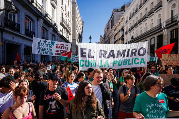 Gathering at Puerta del Sol due to the indefinite public education strike in Madrid. Gathering at Puerta del Sol due to the indefinite public education strike in Madrid. The indefinite strike by Madrid s teaching staff began this Wednesday, October 14. Teachers, students, and families are mobilizing at all levels, from preschool to university. October 14, 2026 in Madrid, Spain. Madrid Spain Copyright: xPabloxGarcia PGSxPhotoxAgencyx