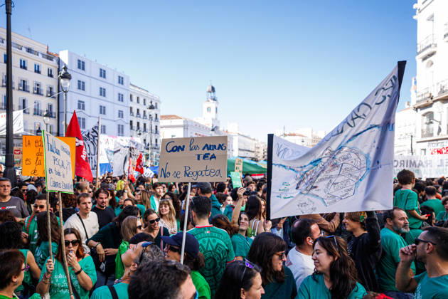 Gathering at Puerta del Sol due to the indefinite public education strike in Madrid. Gathering at Puerta del Sol due to the indefinite public education strike in Madrid. The indefinite strike by Madrid s teaching staff began this Wednesday, October 14. Teachers, students, and families are mobilizing at all levels, from preschool to university. October 14, 2026 in Madrid, Spain. Madrid Spain Copyright: xPabloxGarcia PGSxPhotoxAgencyx