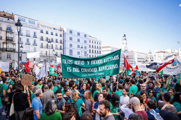 Gathering at Puerta del Sol due to the indefinite public education strike in Madrid. Gathering at Puerta del Sol due to the indefinite public education strike in Madrid. The indefinite strike by Madrid s teaching staff began this Wednesday, October 14. Teachers, students, and families are mobilizing at all levels, from preschool to university. October 14, 2026 in Madrid, Spain. Madrid Spain Copyright: xPabloxGarcia PGSxPhotoxAgencyx
