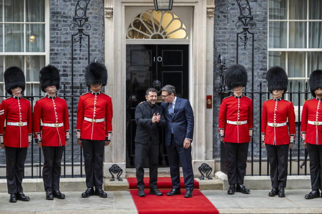 October 14, 2026, London, London, UK: LONDON, UK. Volodymyr Zelensky, President of Ukraine, visits Downing Street for talks with Andy Burnham, Prime Minister, who will underline the UK s rock-solid support for Ukraine as long as it takes. The 12th Company Irish Guards stood either side of the door of Number 10. London UK  - ZUMAl94_ 20261014_zaf_l94_041 Copyright: xStephenxChungx
