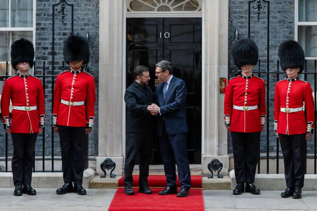 October 14, 2026, London, England, United Kingdom: British Prime Minister Andy BURNHAM welcomes Ukrainian President Volodymyr ZELENSKYY outside 10 Downing Street in London, United Kingdom, ahead of their meeting to discuss support for Ukraine. London United Kingdom  - ZUMAk172 20261014_zip_k172_086 Copyright: xThomasxKrychx