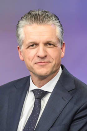 Pictured from left: Thorsten Frei, CDU Union Parliamentary Group Chair, GER, Berlin, studio, guest on *Maischberger*, a political talk show, TV program, hosted by Sandra Maischberger, Das Erste, from Adlershof – At Studio 20, October 14, 2026, Copyright: HMBxMedia UwexKoch