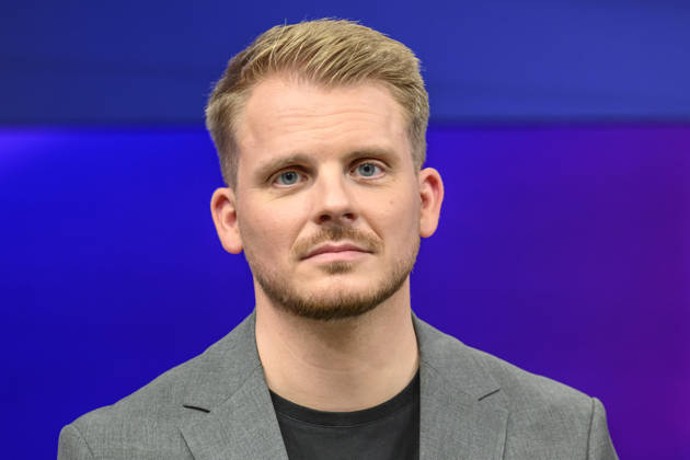 Pictured, from left: Tim Klüssendorf, SPD Secretary General, GER, Berlin, studio, guest on Maischberger, political talk show, TV, program, with host Sandra Maischberger, Das Erste, from Adlershof, Am Studio 20, October 14, 2026, Copyright: HMBxMedia UwexKoch