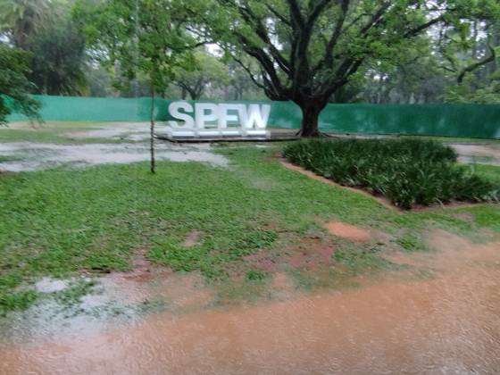 RECORD DATE NOT STATED Temporary blocks SPFW entrance Sao Paulo (SP), 10 14 2026 - Weather Rain SPFW - The storm that hit the city of Sao Paulo on Wednesday afternoon caused flooding at the entrance to Pacubra in Ibirapuera Park, where Sao Paulo Fashion Week takes place. Guest entry was interrupted for about an hour.(Foto: Leandro Chemalle Thenews2 imago images) Temporary blocks SPFW entrance  Copyright: xLeandroxChemallex