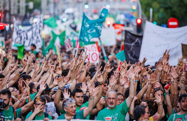 Gathering at Puerta del Sol due to the indefinite public education strike in Madrid. Education strike in the Community of Madrid. Teachers in the region are launching an indefinite strike, calling for better working conditions and quality education. The indefinite strike by Madrid s teaching staff began this Wednesday, October 14. Teachers, students, and families are mobilizing at all levels, from preschool to university. October 14, 2026 in Madrid, Spain. Madrid Spain Copyright: xPabloxGarcia PGSxPhotoxAgencyx