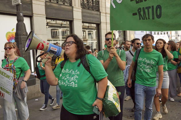 October 14, 2026, Madrid, Madrid, Spain: Students and members of the education community take part in a demonstration in central Madrid during the education strike. The march, which began at Puerta del Sol, continues along Calle de Alcala towards the headquarters of the Regional Ministry of Education of the Community of Madrid and Spain™s Ministry of Education, amid union flags, banners and chants in support of public education. Madrid Spain - ZUMAh171 20261014_zip_h171_003 Copyright: xVictoriaxHerranzx