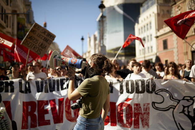 October 14, 2026, Madrid, Madrid, Spain: Students and members of the education community take part in a demonstration in central Madrid during the education strike. The march, which began at Puerta del Sol, continues along Calle de Alcala towards the headquarters of the Regional Ministry of Education of the Community of Madrid and Spain™s Ministry of Education, amid union flags, banners and chants in support of public education. Madrid Spain - ZUMAh171 20261014_zip_h171_041 Copyright: xVictoriaxHerranzx