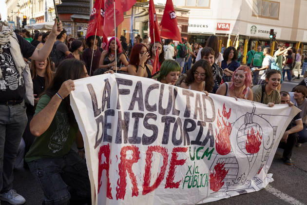 October 14, 2026, Madrid, Madrid, Spain: Students and members of the education community take part in a demonstration in central Madrid during the education strike. The march, which began at Puerta del Sol, continues along Calle de Alcala towards the headquarters of the Regional Ministry of Education of the Community of Madrid and Spain™s Ministry of Education, amid union flags, banners and chants in support of public education. Madrid Spain - ZUMAh171 20261014_zip_h171_067 Copyright: xVictoriaxHerranzx